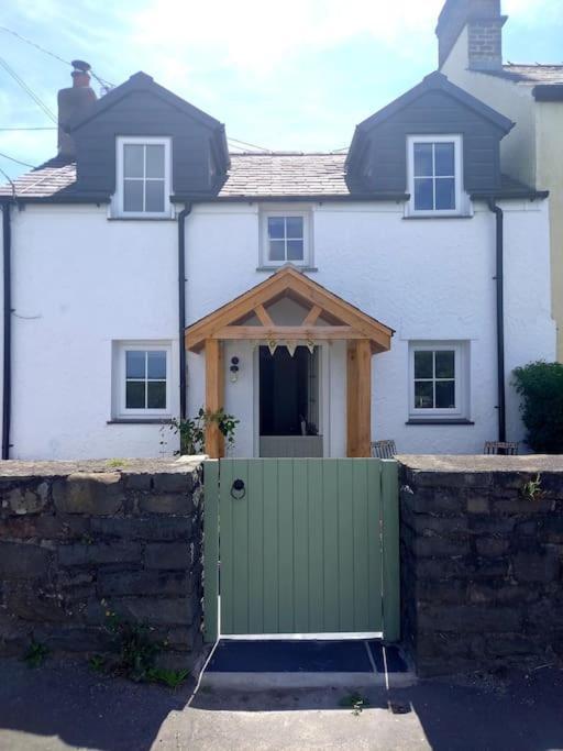 Cosy 2 Bed Cottage Between Snowdonia And The SeaLlandegai エクステリア 写真