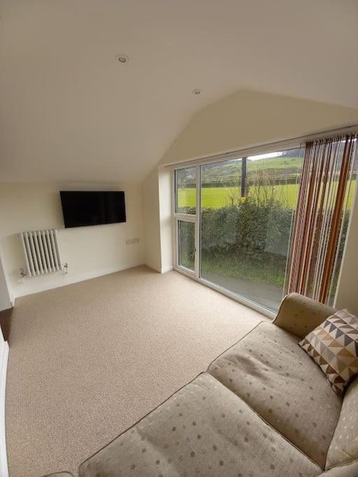Cosy 2 Bed Cottage Between Snowdonia And The SeaLlandegai エクステリア 写真