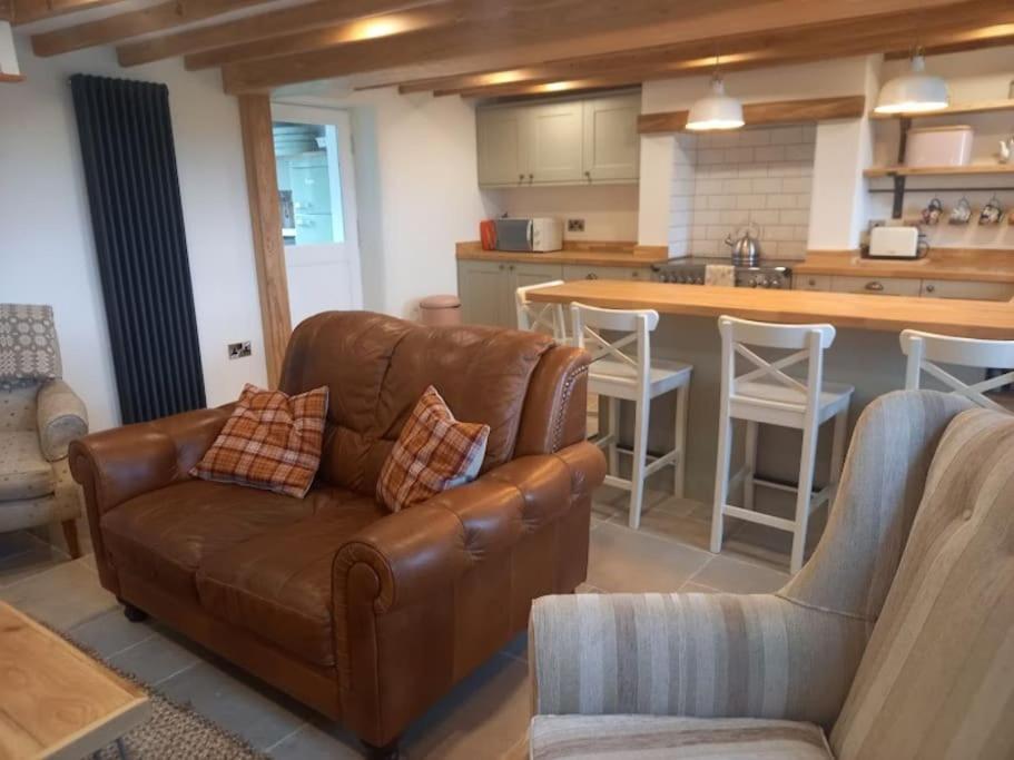 Cosy 2 Bed Cottage Between Snowdonia And The SeaLlandegai エクステリア 写真