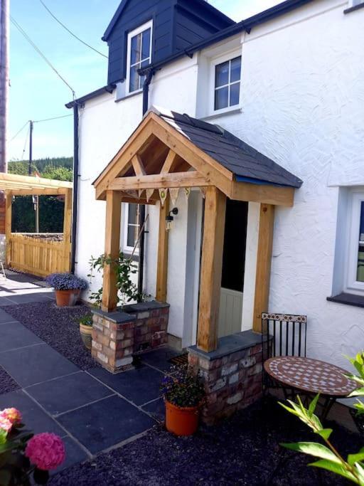 Cosy 2 Bed Cottage Between Snowdonia And The SeaLlandegai エクステリア 写真