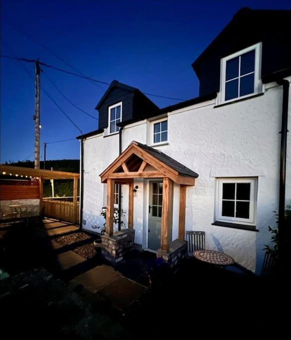 Cosy 2 Bed Cottage Between Snowdonia And The SeaLlandegai エクステリア 写真