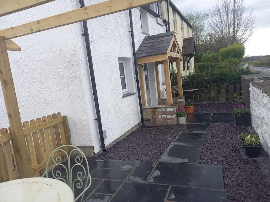 Cosy 2 Bed Cottage Between Snowdonia And The SeaLlandegai エクステリア 写真